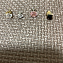 ピアス　片耳用　４点セット　まとめ売りの画像