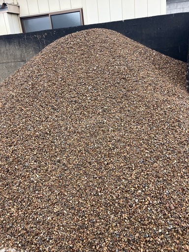 赤砂利、チャート砂利