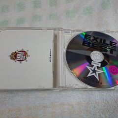 □　EXILE ENTERTAINMENT BEST EXILE　　「BEST ALBUM３枚リリース」の第２弾。第１章楽曲のパワーアップしたNew TrackをバックにATSUSHI & TAKAHIROで録りなおしたEXILEならではのハイクオリティなDance Tuneが満載！！ の画像