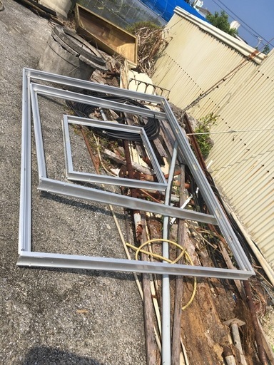 アルミサッシ枠　窓