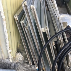 アルミサッシ枠　窓の画像