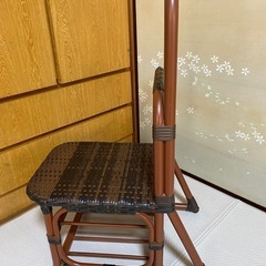 介護用補助手すり付き椅子の画像