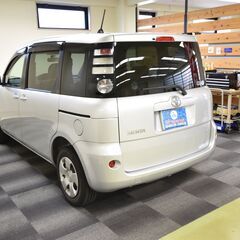 【売約済】H22年式トヨタシエンタXリミテッド　両側スライド・片側電動　キーレスエントリー　電動格納ミラー　３列シート　ＣＶＴ　ＣＤ　ＵＳＢ　衝突安全ボディ　ＡＢＳ　エアコン　パワーステアリング　パワーウィンドウ　運転席エアバッグ　走行７４００ｋｍの画像