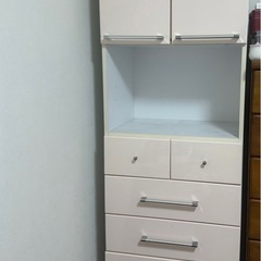 ピンクの収納棚