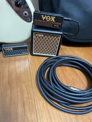 中古品　Fenderジャズベース　ストラップ、ケース、ミニアンプ付き
