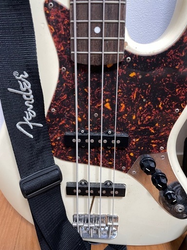 中古品　Fenderジャズベース　ストラップ、ケース、ミニアンプ付き