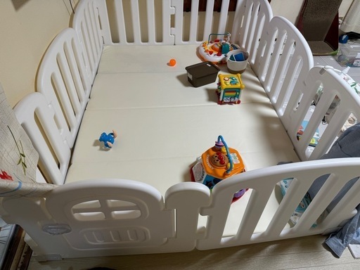 ifamベビーゲート、carazプレイマット、バスケット、滑り止めのセット