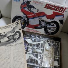 プラモデル　SUZUKI　RG250 ガンマ　開封済みの画像