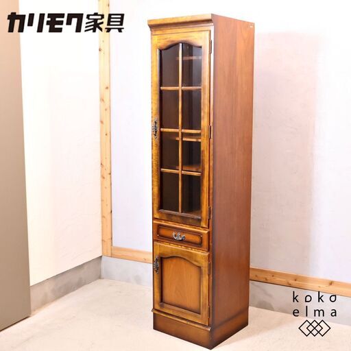 Karimoku(カリモク)の人気シリーズCOLONIAL(コロニアル)の食器棚です。アメリカンカントリースタイルのクラシカルなカップボードはキッチンを上品な空間に。本棚や飾り棚としてもオススメ♪