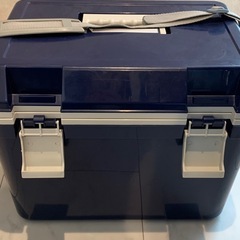 取引き中　クーラーボックス　中型の画像