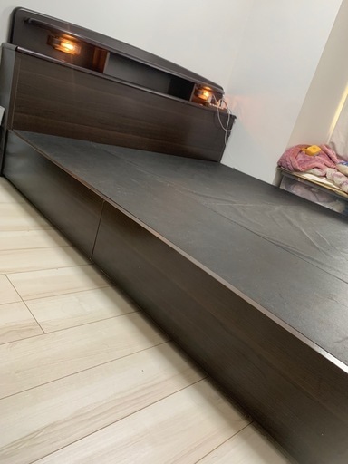 クイーンサイズ 収納付きベッド