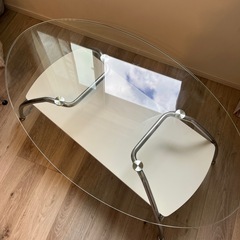 ガラステーブルの画像