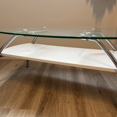 ガラステーブルの画像