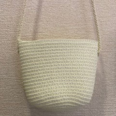 小さめ 編み込みショルダーバッグの画像