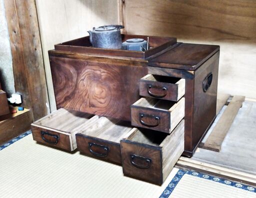 長火鉢　鉄瓶付、灰入り