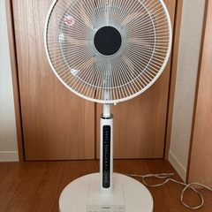 HITACHI リビング扇風機　HEF-110M