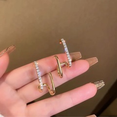 ゴールド ストーン ピアスの画像
