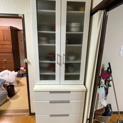 食器棚の画像