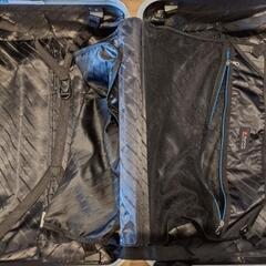 【処分します】Mサイズ　スーツケースの画像