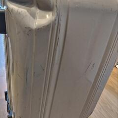 【処分します】Mサイズ　スーツケースの画像