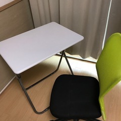 デスクとチェア