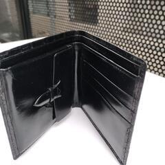 新品未使用  クロコダイル調  二つ折り財布の画像