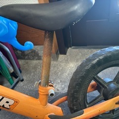 ストライダーオレンジサビあり使用感ありますがまだまだ乗れます。の画像