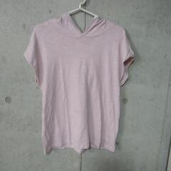 可愛いピンクの、パーカです。今からも、重ね着で、着用できます。