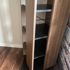 回転ブックラック&IKEAコレクションケースの画像