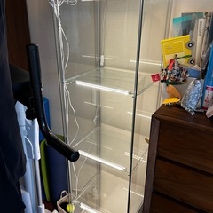 回転ブックラック&IKEAコレクションケースの画像