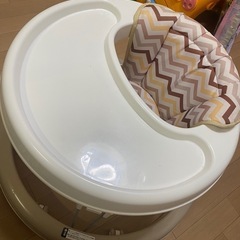 ベビー用品　　歩行器
