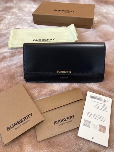 貴重美品箱付きBURBERRYバーバリー 小銭入れ有レディースレザーふた型長財布