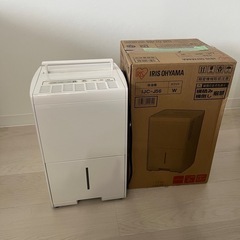 除湿機　IRIS OHYAMA 2022年製　美品　8,000円