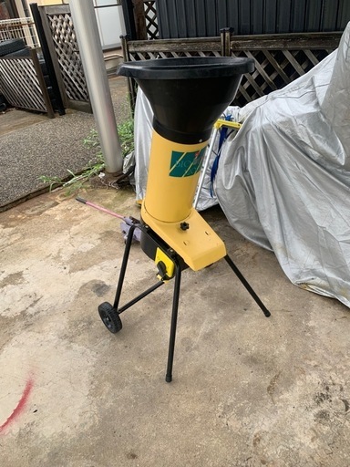 枝　　粉砕機