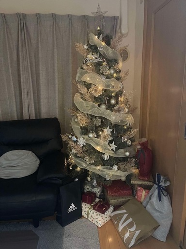 クリスマスツリー、デコレーション付き
