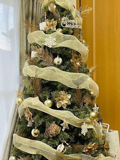 クリスマスツリー、デコレーション付き