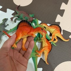 恐竜フィギュア9体の画像