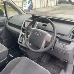 車検付き トヨタヴォクシーの画像