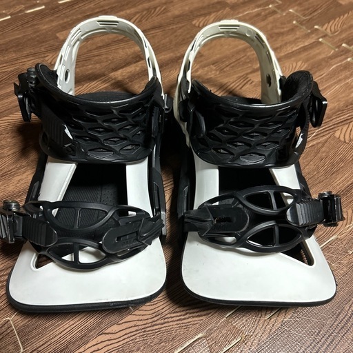 スノーボード　binding サロモン