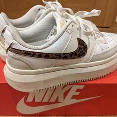 ナイキNIKE　スニーカー　23.5cm