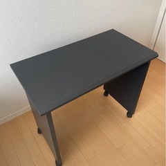 【無料】キャスター付きの机をお譲りします