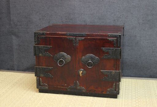 【ヤ取終了3/7】≪U1063②ジ≫ 安達工芸 安達福義 作 小物入れ/小型引き出し 3段 観音開き 収納/整理 小型箪笥/たんす/チェスト インテリア 鍵付属 現状品