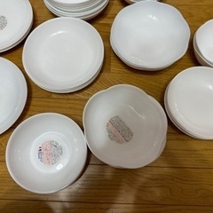 お皿  一枚30円で売りますの画像