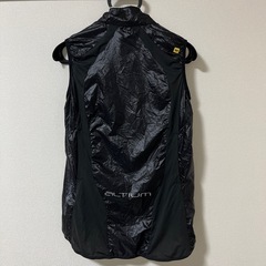 MAVIC ALTIUM 超軽量ベストの画像