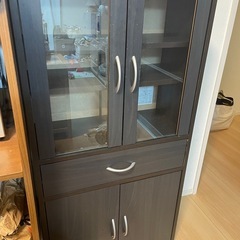 食器棚タダで引き取って欲しいです