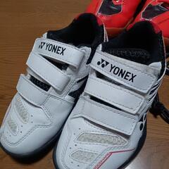 バドミントン　ラケット　シューズ　YONEXの画像