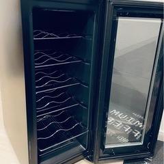 ⚠️無料⚠️ジャンク品　定価17800円！　ワインセラー ルフィエール ペルチェライン LW-S12　12本 ブラック 1年保証 日本メーカー製ペルチェ使用 ワインクーラー 大容量 40L ひとり暮らし 小型 コンパクト 日本酒セラー 敬老の日　wine cellarの画像