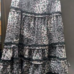 新品タグ付き✨️『Emilyan』花柄フリルスカートの画像