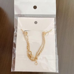 【新品未使用】シンプル イニシャルネックレス【C】ピアス ゴールド 軽量 ペアok おそろいの画像