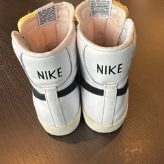 [ナイキ] ブレーザー ミッド 77 VNTG BLAZER MID 77 VNTG ホワイト/ブラックの画像